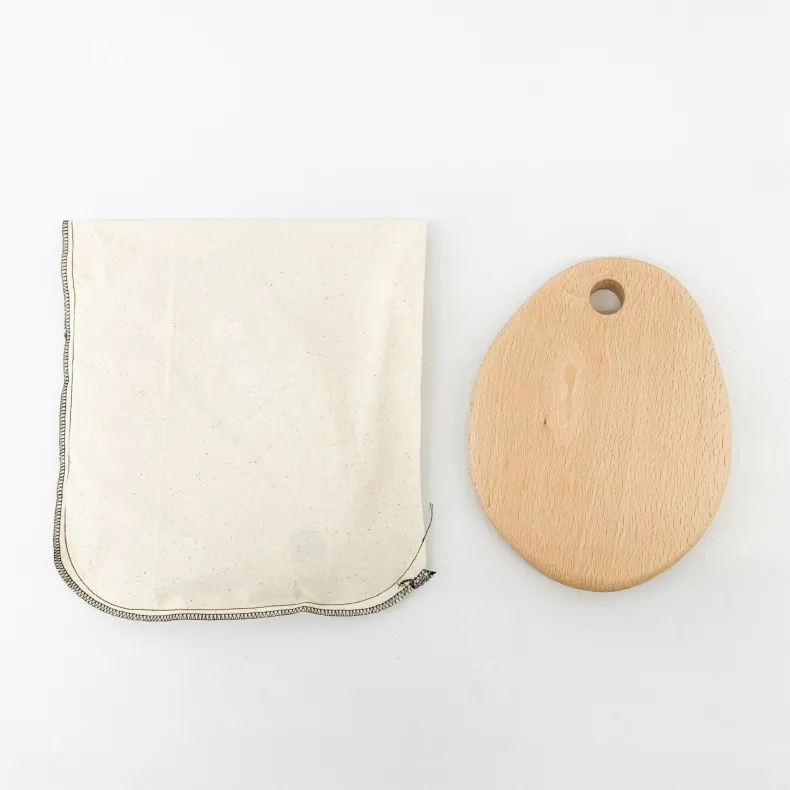 Etoetoteato Egg Cutting Board - Medium