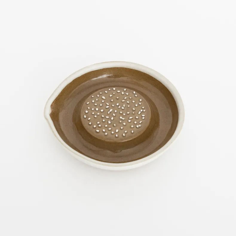 Motoshige Graters - White